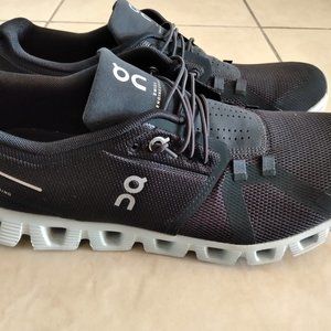 Womens ON Cloud 5 running shoe size 10